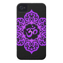 Diseño floral de Aum - púrpura y negro Case-Mate iPhone 4 Protectores