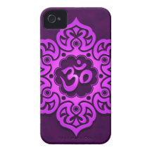 Diseño floral púrpura de Aum iPhone 4 Case-Mate Protectores