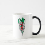 diseño floreciente del tatuaje de los corazones taza