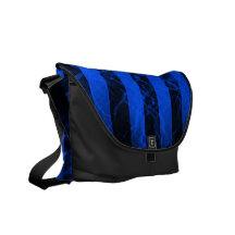 Diseño negro de la raya de Verticle y púrpura punk Bolsas De Mensajería