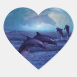 Diversión y juego de los delfínes pegatina corazon