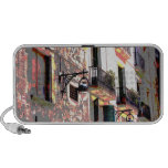 Doodle enrrollado del edificio laptop altavoz