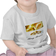 Dos anillos de bodas del oro camiseta