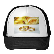 Dos anillos de bodas del oro gorros  