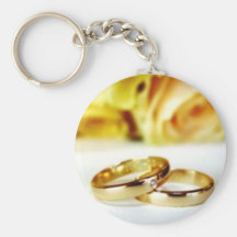 Dos anillos de bodas del oro llavero personalizado