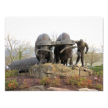 Dos bueyes que tiran de una escultura de bronce de arte con fotos