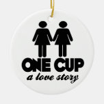 Dos chicas una taza una historia de amor ornamentos de navidad