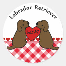 Dos chocolate Labradors con el dibujo animado del  Pegatina Redonda