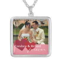 Dos corazones resuelven la foto de encargo que el  collares