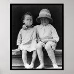 Dos niños en un paso 1909 posters