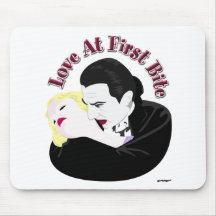 Drácula, amor en la primera mordedura alfombrilla de ratón