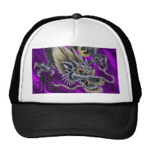Dragón asiático chino con el gorra de béisbol púrp