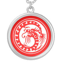 Dragón rojo en collar de los círculos