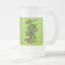Dragón verde con las cintas rojas ropa y regalos taza