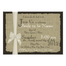 Ducha nupcial rústica del arco y de la arpillera invitaciones personalizada