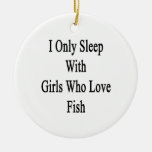 Duermo solamente con los chicas que aman pescados ornato