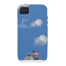 Eagle calvo americano y bandera americana iPhone 4 funda