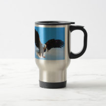Eagle en vuelo tazas de café