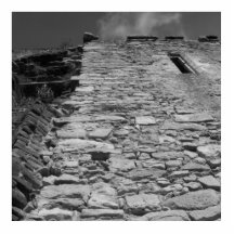 Edificio viejo. Pared de piedra alta Escultura Fotografica