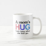 El abrazo de una mamá tazas
