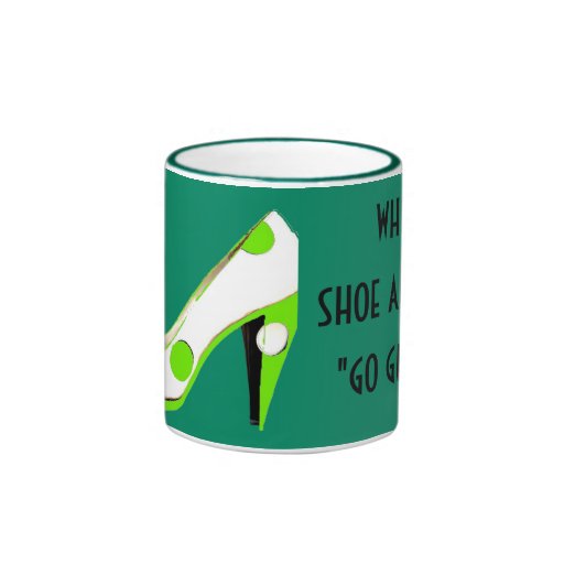 El adicto al zapato va verde taza de café