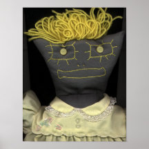 El "amarillo observa" la escultura suave de la muñ poster