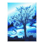 El árbol en azules claros en lona impresiones en lona estiradas