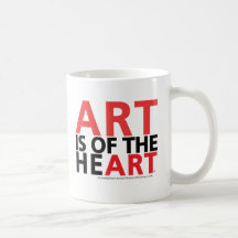 El ARTE ESTÁ de las tazas de café del CORAZÓN