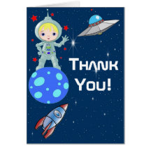 El astronauta rubio del muchacho le agradece tarje