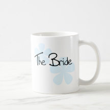 El azul florece a la novia taza