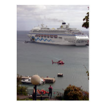 El barco de cruceros AIDAblu en el puerto de Funch Tarjeta Postal