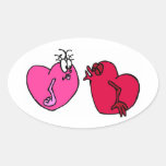 El besarse de los corazones pegatina oval personalizadas
