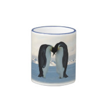 El besarse del pingüino tazas de café