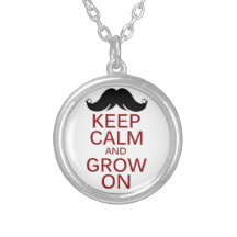 El bigote divertido guarda calma y crece encendido collar