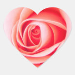El boda color de rosa hermoso invita al corazón de calcomanía de corazón