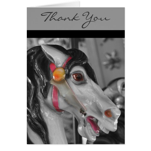 El caballo del carrusel blanco y negro le agradece tarjetón