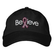 El cáncer de pecho cree gorros bordados