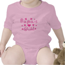 El chica de la papá traje de bebé