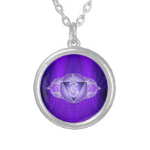 El collar de Anja Chakra cerca alinea