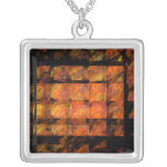 El collar de la plata del extracto de la pared