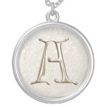 El collar de plata del monograma - letra A