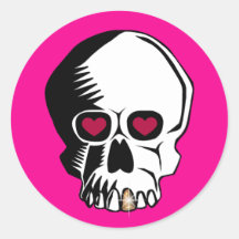 El corazón rosado del diente del oro del cráneo ob