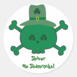 El cráneo verde del pirata de St Patrick tiembla y Etiqueta Redonda