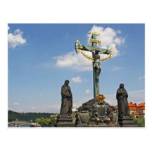 El crucifijo y la postal del Calvary