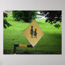 El cruzar de los niños posters