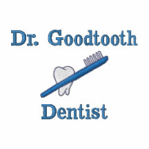 El dentista adaptable junta con te y suda polo