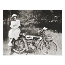 El desconocido de la motocicleta del vintage hace cojinete