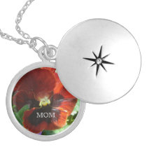 El día de madre carmesí del pensamiento collares