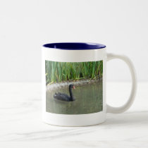 El día de madre del cisne negro tazas