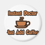 El doctor inmediato… apenas añade el café imán de frigorífico